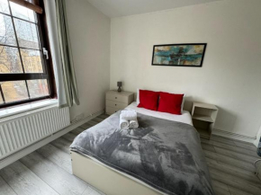 Old Street 1-Bedroom Entire Apartment Central London